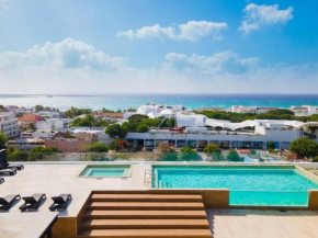 Luxury Penthouse, Pool, Gym, 5mins to Beach